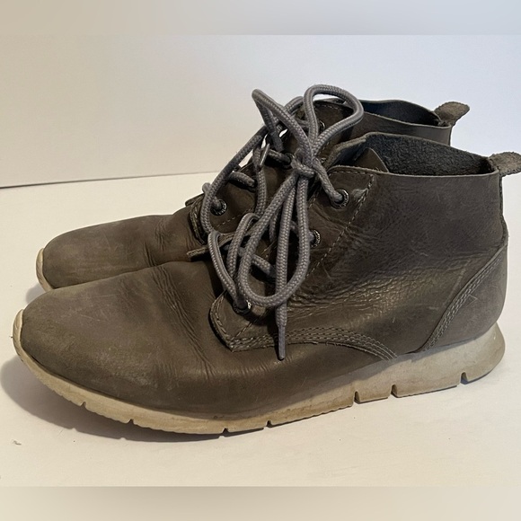 Kodiak Gray Ankle Boots with Suede Finish - Picture 9 of 15